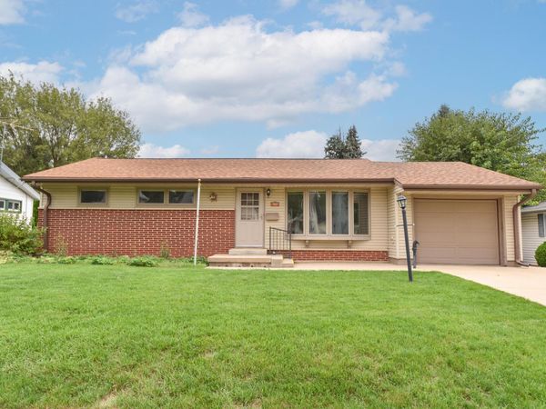 722 Summit Ave, Waukesha, WI 53188