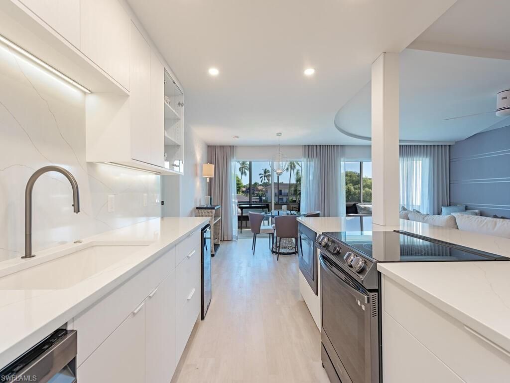 3410 Gulf Shore Blvd N, Unit 202, Naples, FL 34103 Photo
