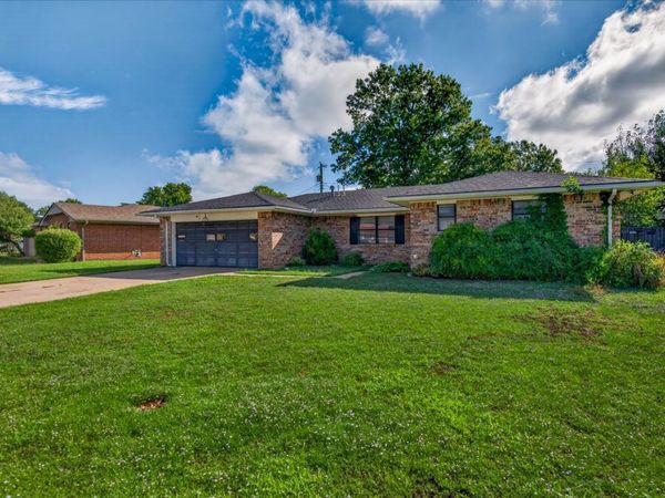 520 S Barclay Avenue , Dewey, OK 74029