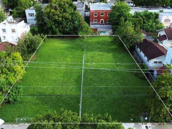 972 SW 3rd St , Miami, FL 33130