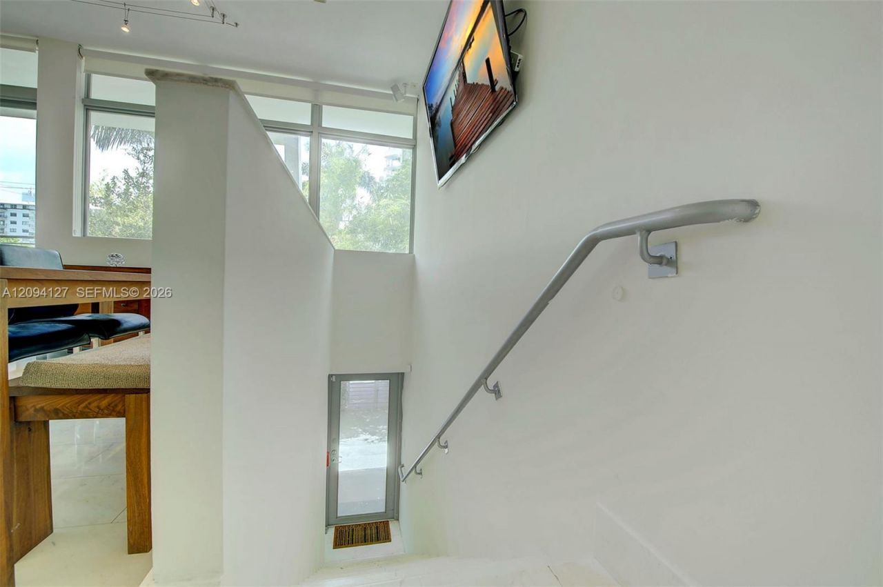 1577 Bay Rd , Unit 201, Miami Beach, FL 33139 Photo