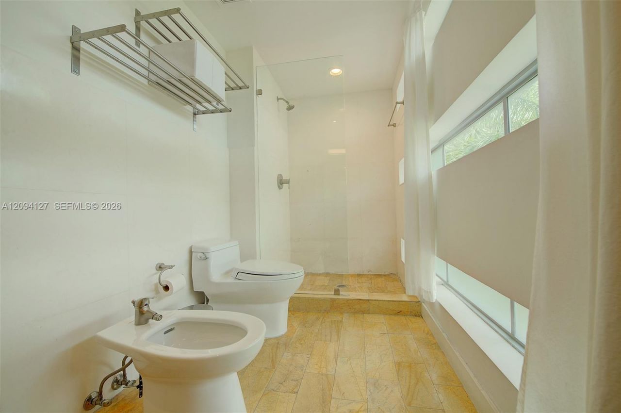 1577 Bay Rd , Unit 201, Miami Beach, FL 33139 Photo