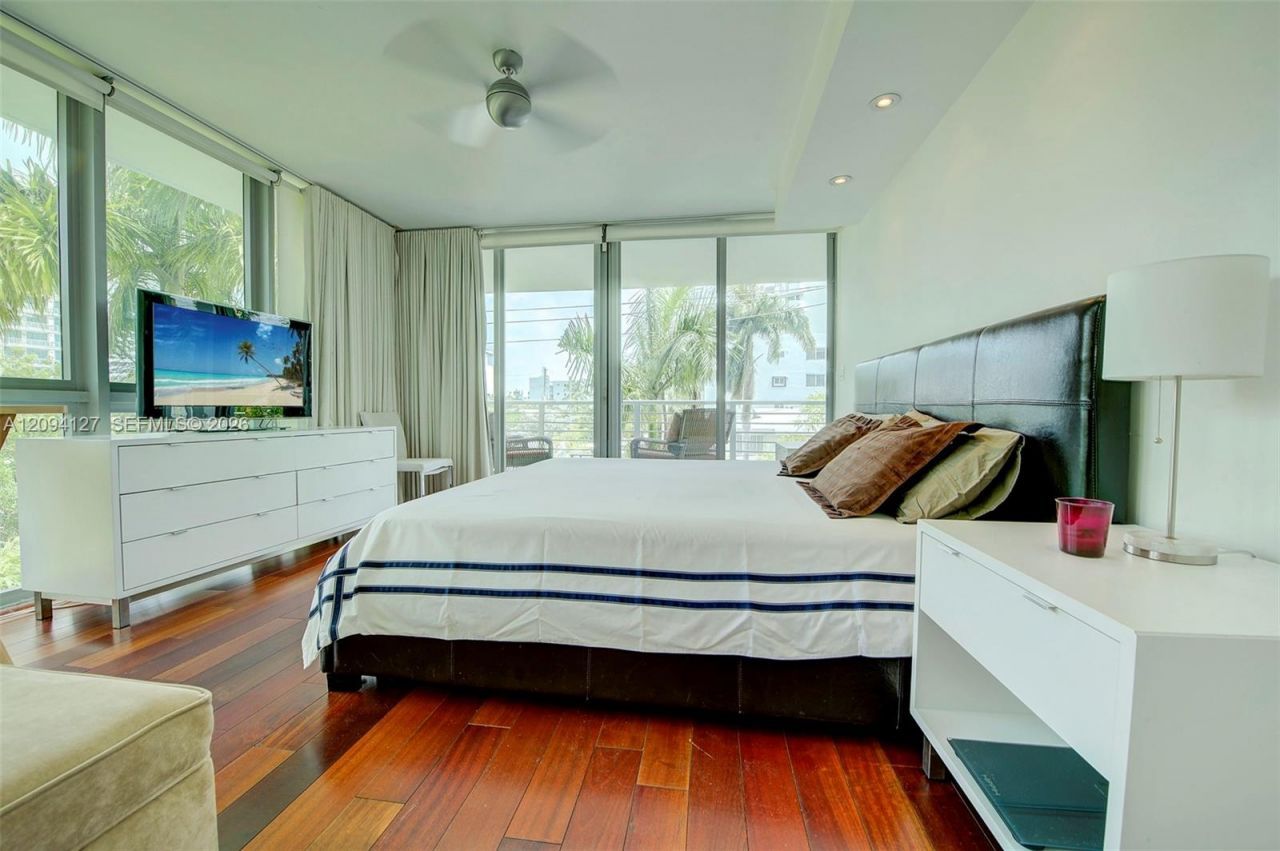 1577 Bay Rd , Unit 201, Miami Beach, FL 33139 Photo
