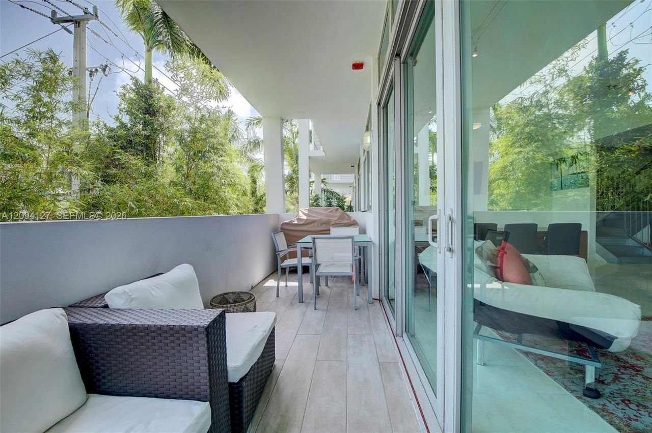1577 Bay Rd , Unit 201, Miami Beach, FL 33139 Photo