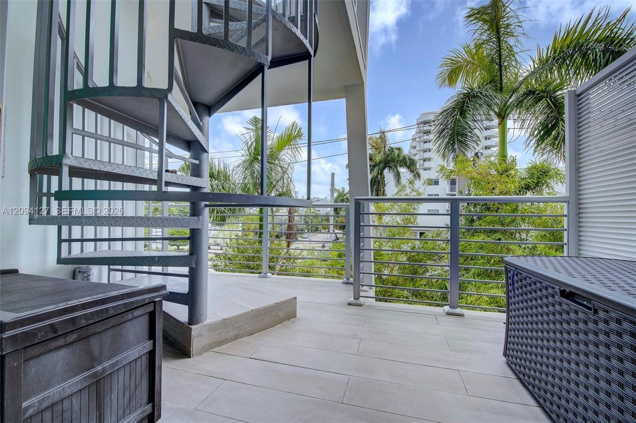 1577 Bay Rd , Unit 201, Miami Beach, FL 33139 Photo