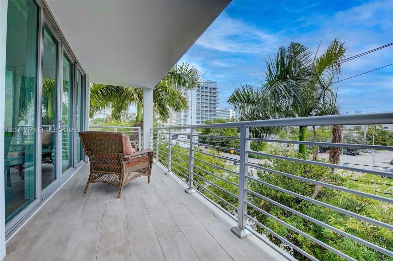 1577 Bay Rd , Unit 201, Miami Beach, FL 33139 Photo