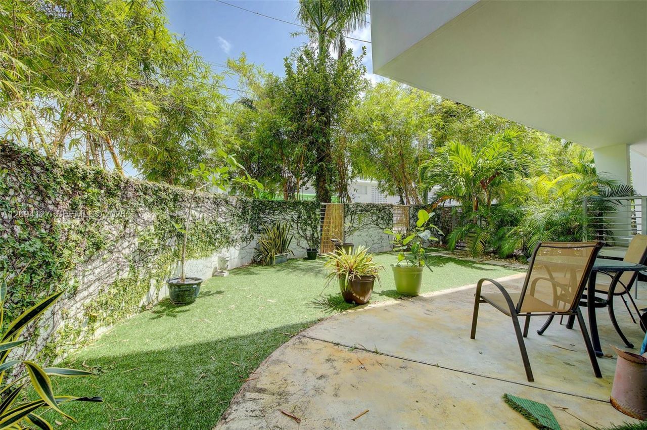 1577 Bay Rd , Unit 201, Miami Beach, FL 33139 Photo