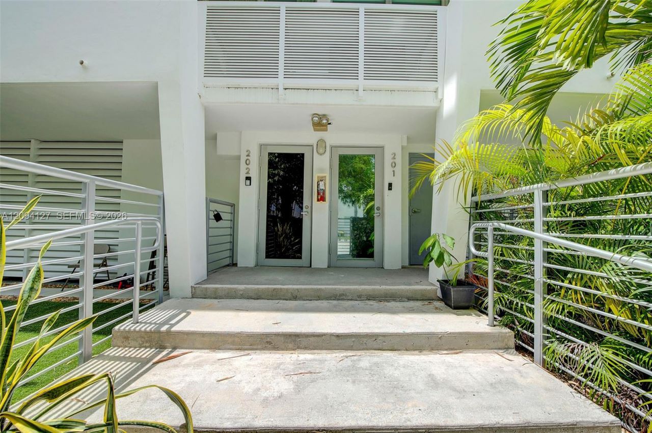 1577 Bay Rd , Unit 201, Miami Beach, FL 33139 Photo