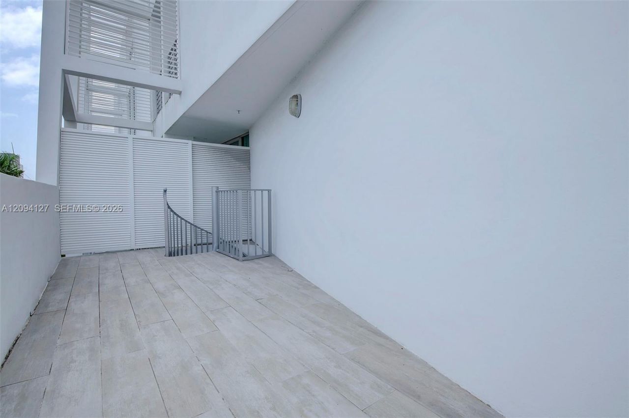 1577 Bay Rd , Unit 201, Miami Beach, FL 33139 Photo
