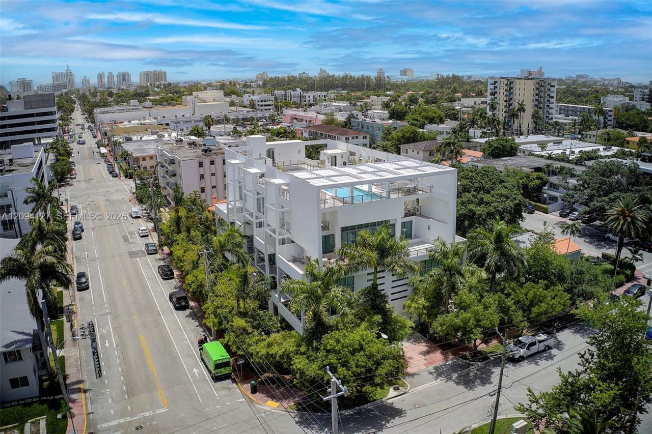 1577 Bay Rd , Unit 201, Miami Beach, FL 33139 Photo