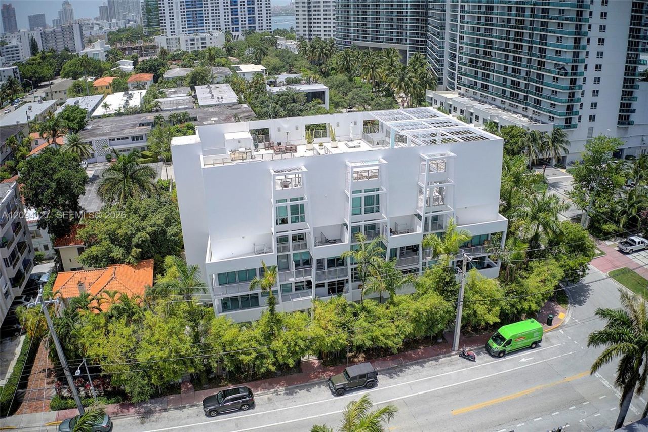 1577 Bay Rd , Unit 201, Miami Beach, FL 33139 Photo