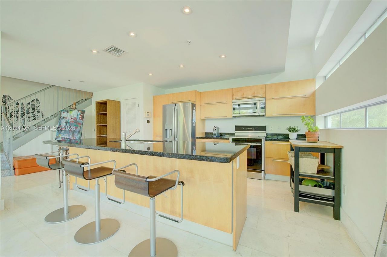 1577 Bay Rd , Unit 201, Miami Beach, FL 33139 Photo