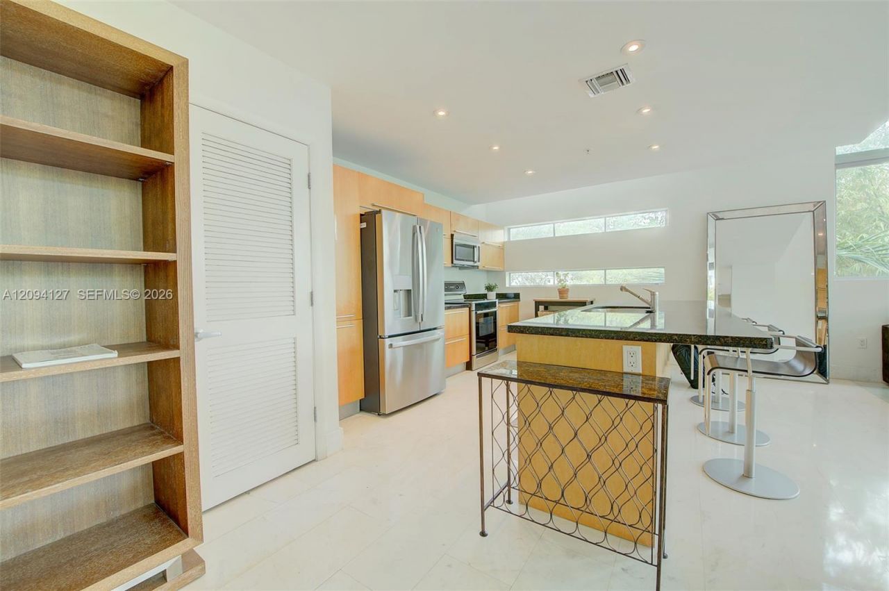 1577 Bay Rd , Unit 201, Miami Beach, FL 33139 Photo