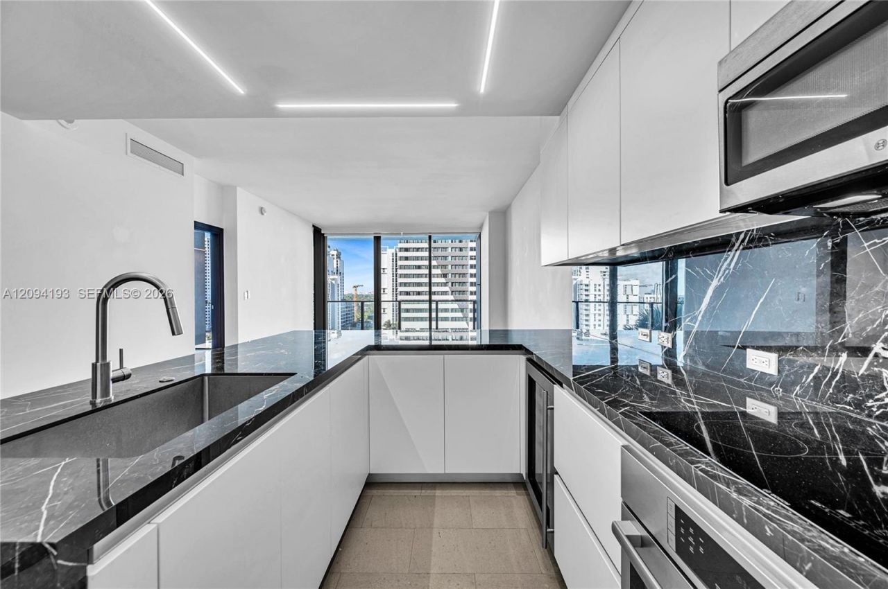 88 SW 7th St , Unit 806, Miami, FL 33130 Photo