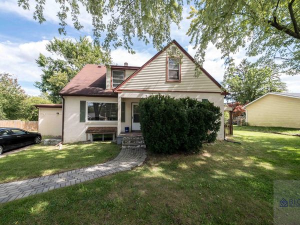 1860 N Maple Road, Ann Arbor, MI 48103
