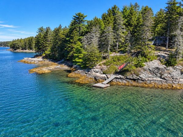 135 Friends Way , Blue Hill, ME 04614