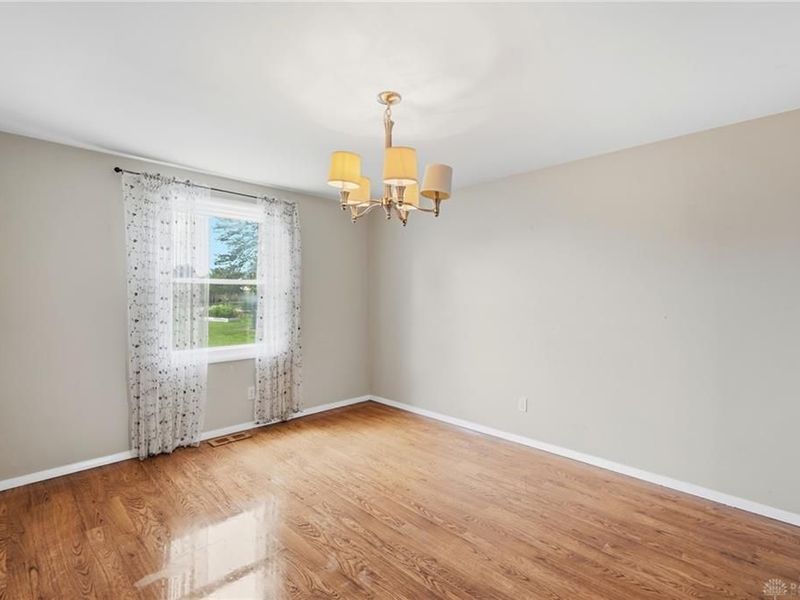 2033 Malibu Trail, Xenia, OH 45385 Photo 5