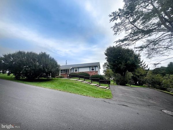 9 KING DRIVE , LEWISTOWN, PA 17044