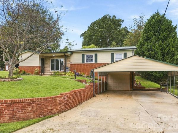 316 Hibriten Drive SW, Lenoir, NC 28645