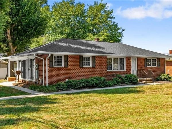 212 W Gilbreath Street, Graham, NC 27253