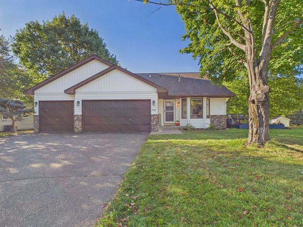 7081 Upper 36th Street N, Oakdale, MN 55128