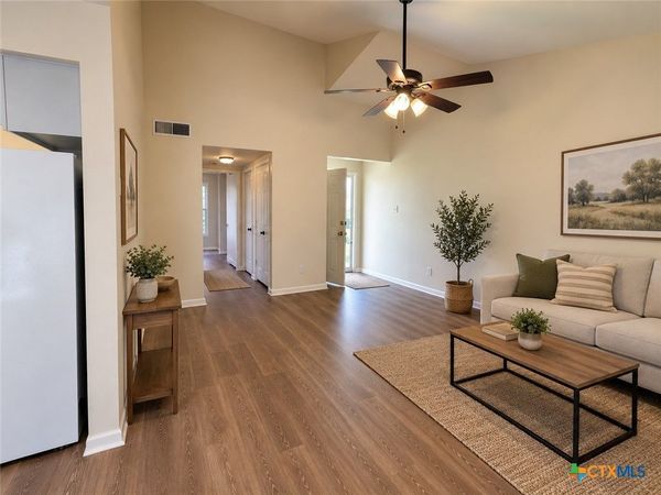 903 S Magnolia Avenue , Luling, TX 78648