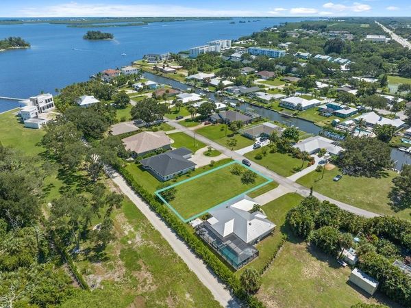 6616 110th Place , Sebastian, FL 32958