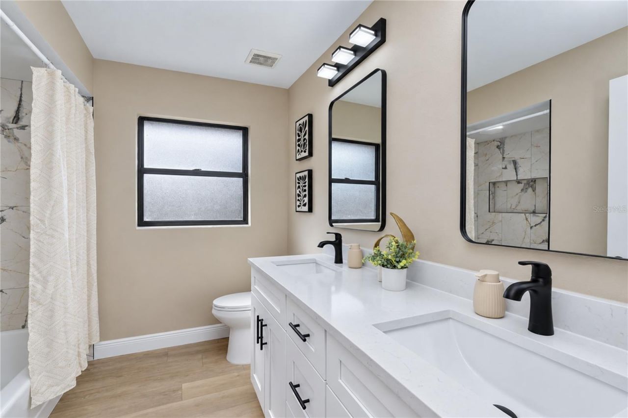 806 Sandringham Lane, Lutz, FL 33549 Photo
