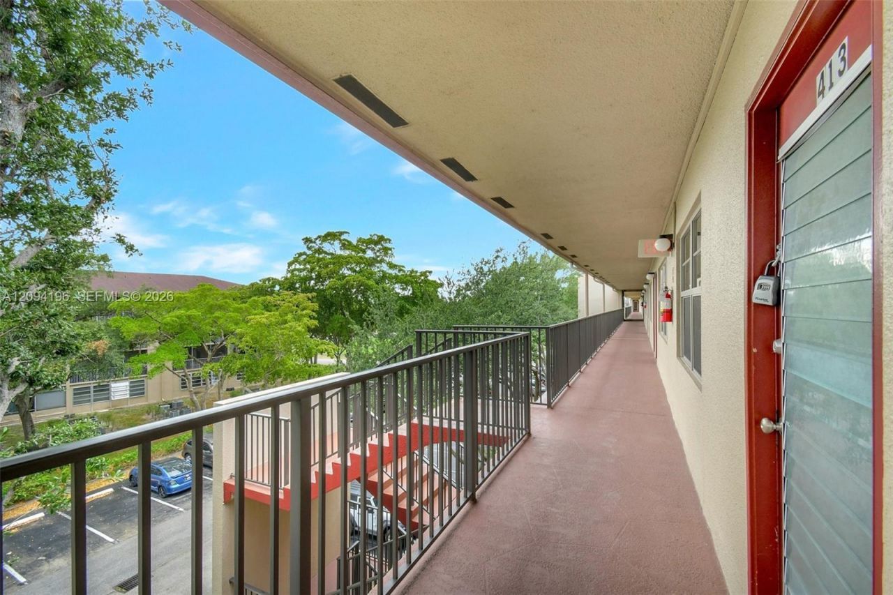 13475 SW 9th St , Unit 413A, Pembroke Pines, FL 33027 Photo