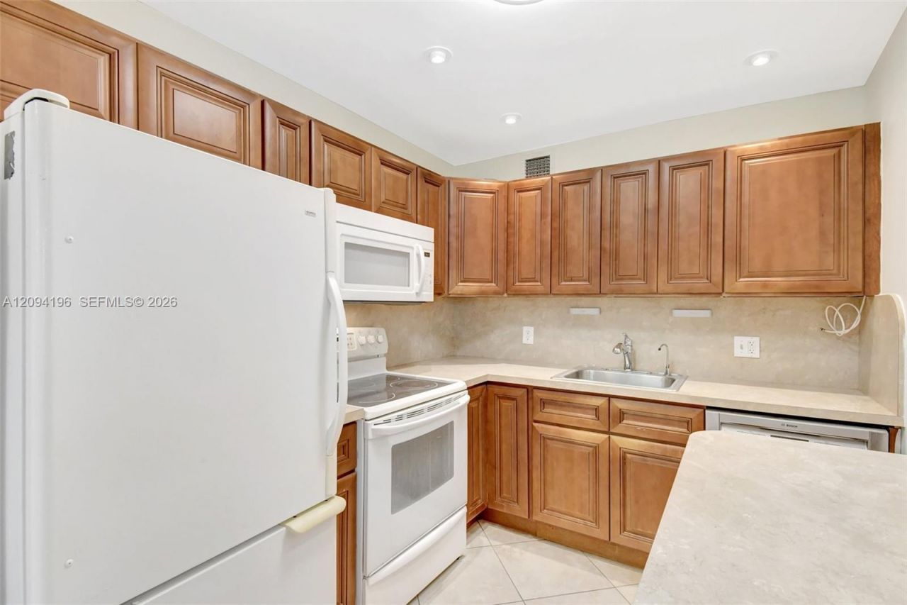 13475 SW 9th St , Unit 413A, Pembroke Pines, FL 33027 Photo