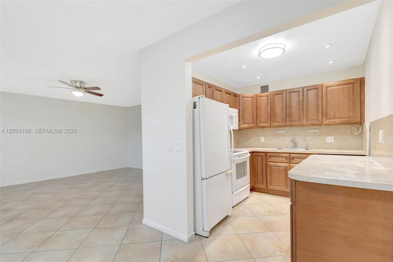 13475 SW 9th St , Unit 413A, Pembroke Pines, FL 33027 Photo
