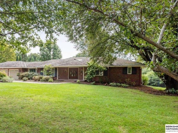 9353 Harney Street, Omaha, NE 68114
