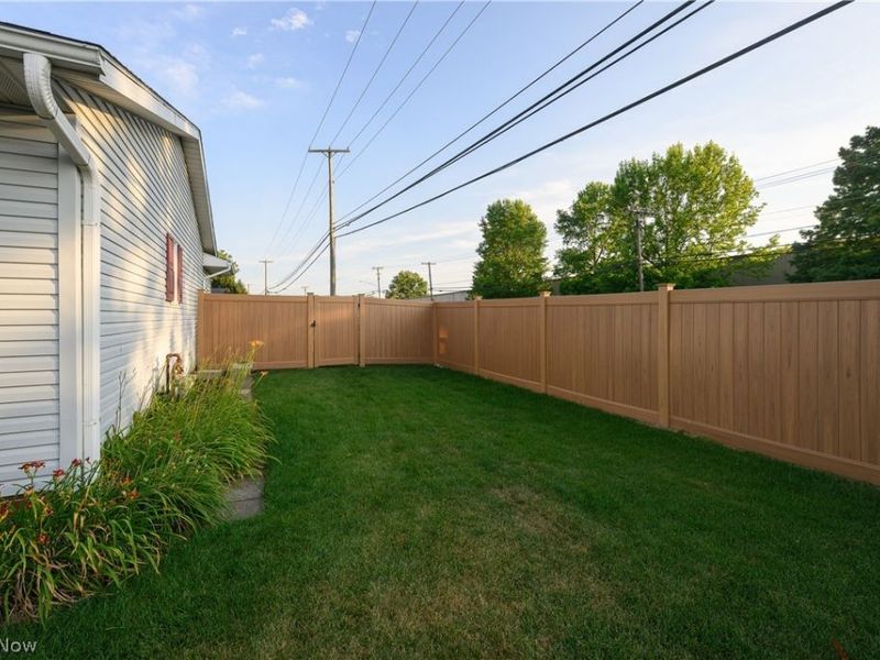 224 Jessica Drive, Dover, OH 44622 Photo 4