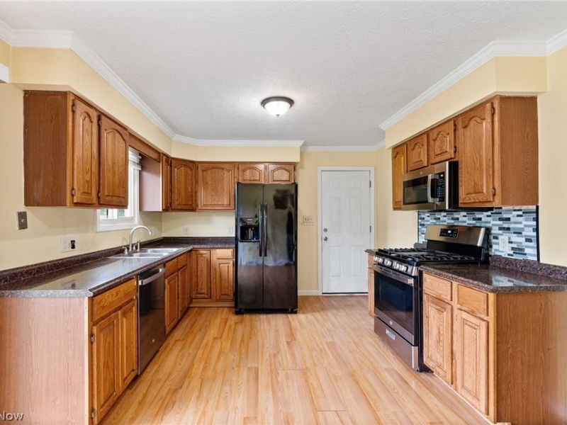289 Elson Avenue , Barberton, OH 44203 Photo 12
