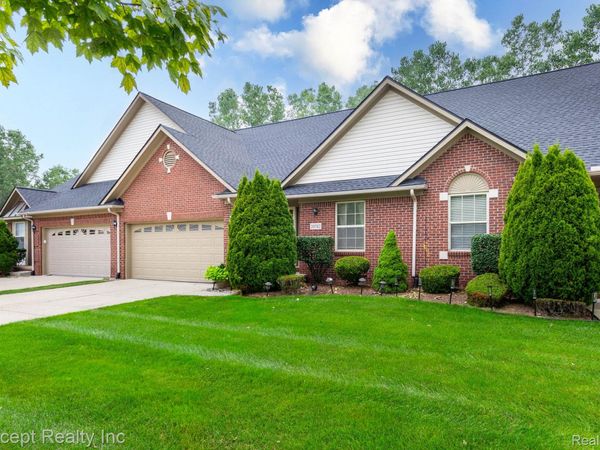 20742 Doves Pointe Drive , Brownstown Township, Mi 48174