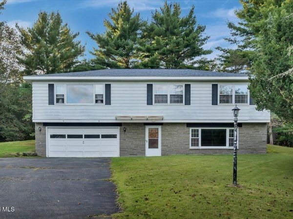 10 Diana Lane, Troy, NY 12180