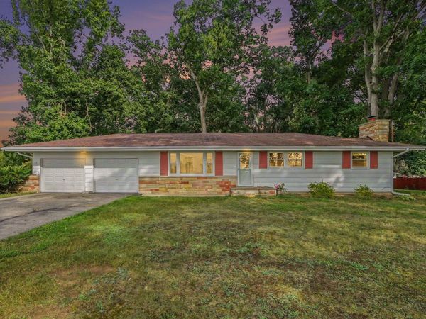 1137 Maynard Avenue, Jackson, MI 49202