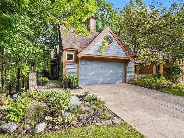 2133 North Cross Creek Drive SE, Grand Rapids, MI 49508