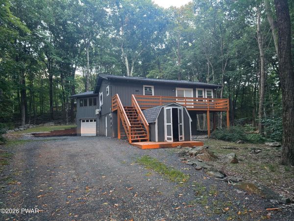109 Village Lane , Hawley, PA 18428