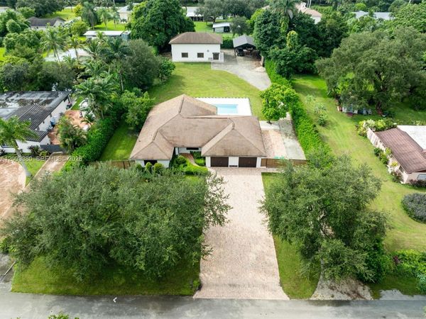 14390 SW 24th St , Davie, FL 33325