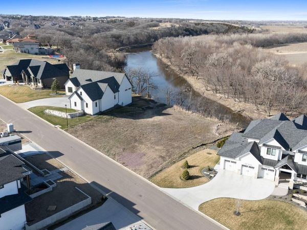 1600 S Scarlett Oak Pl, Sioux Falls, SD 57110