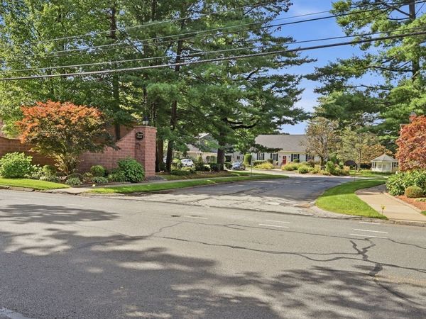 7 Mansion Woods Dr, Unit b, Agawam, MA 01001