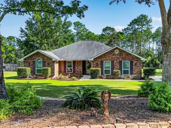 5624 Aila Street, Diamondhead, MS 39525