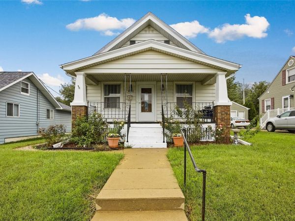 1724 J Ave NE, Cedar Rapids, IA 52402