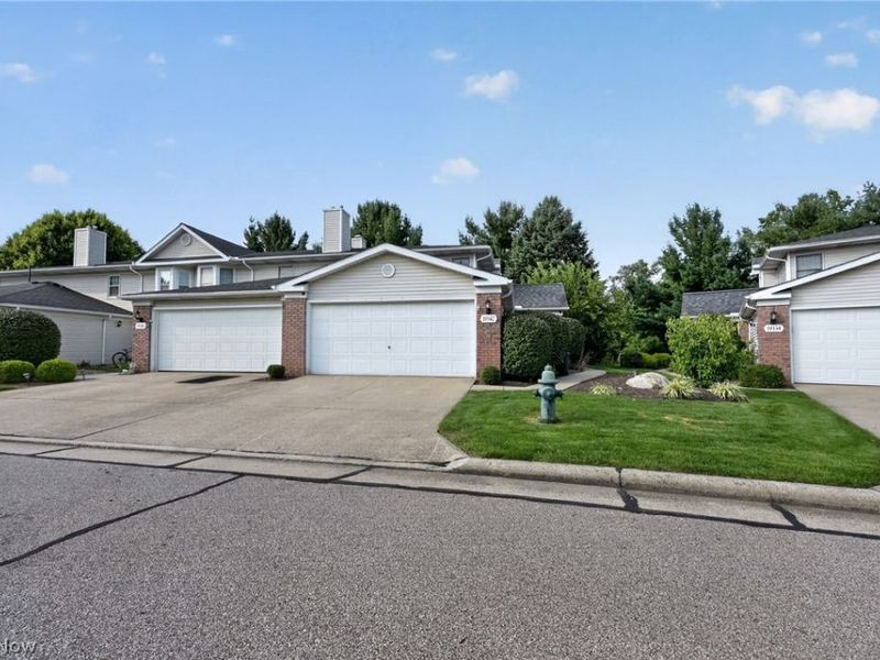 19342 Bradford Court, Strongsville, OH 44149 Photo 2