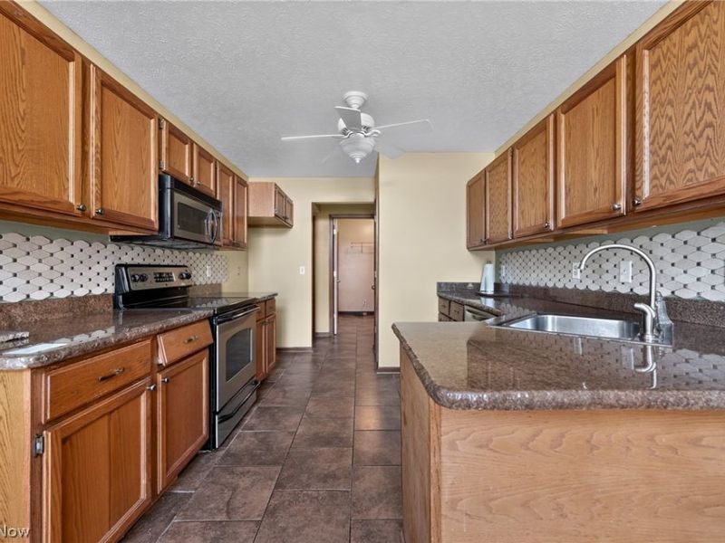 19342 Bradford Court, Strongsville, OH 44149 Photo 9