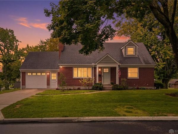 136 E Ridgeway Drive, Centerville, OH 45459