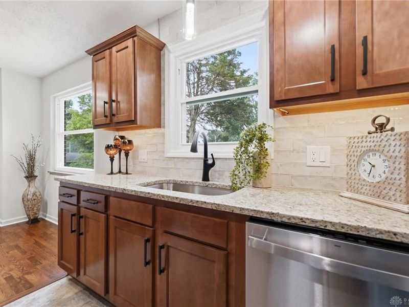 136 E Ridgeway Drive, Centerville, OH 45459 Photo 10