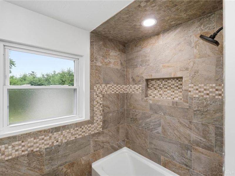 136 E Ridgeway Drive, Centerville, OH 45459 Photo 14