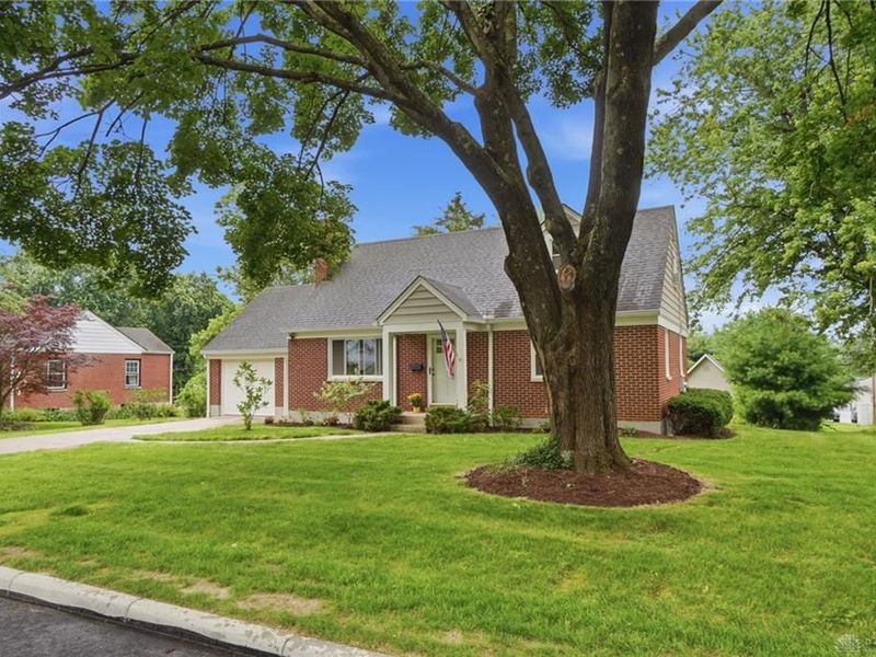 136 E Ridgeway Drive, Centerville, OH 45459 Photo 2